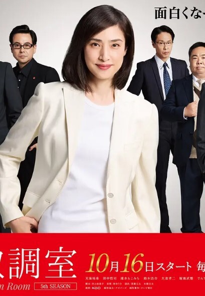 顽皮的莎拉可爱的把她令人毛骨悚然的房东的鸡巴塞进她湿漉漉的小穴里 - 中文阿薇